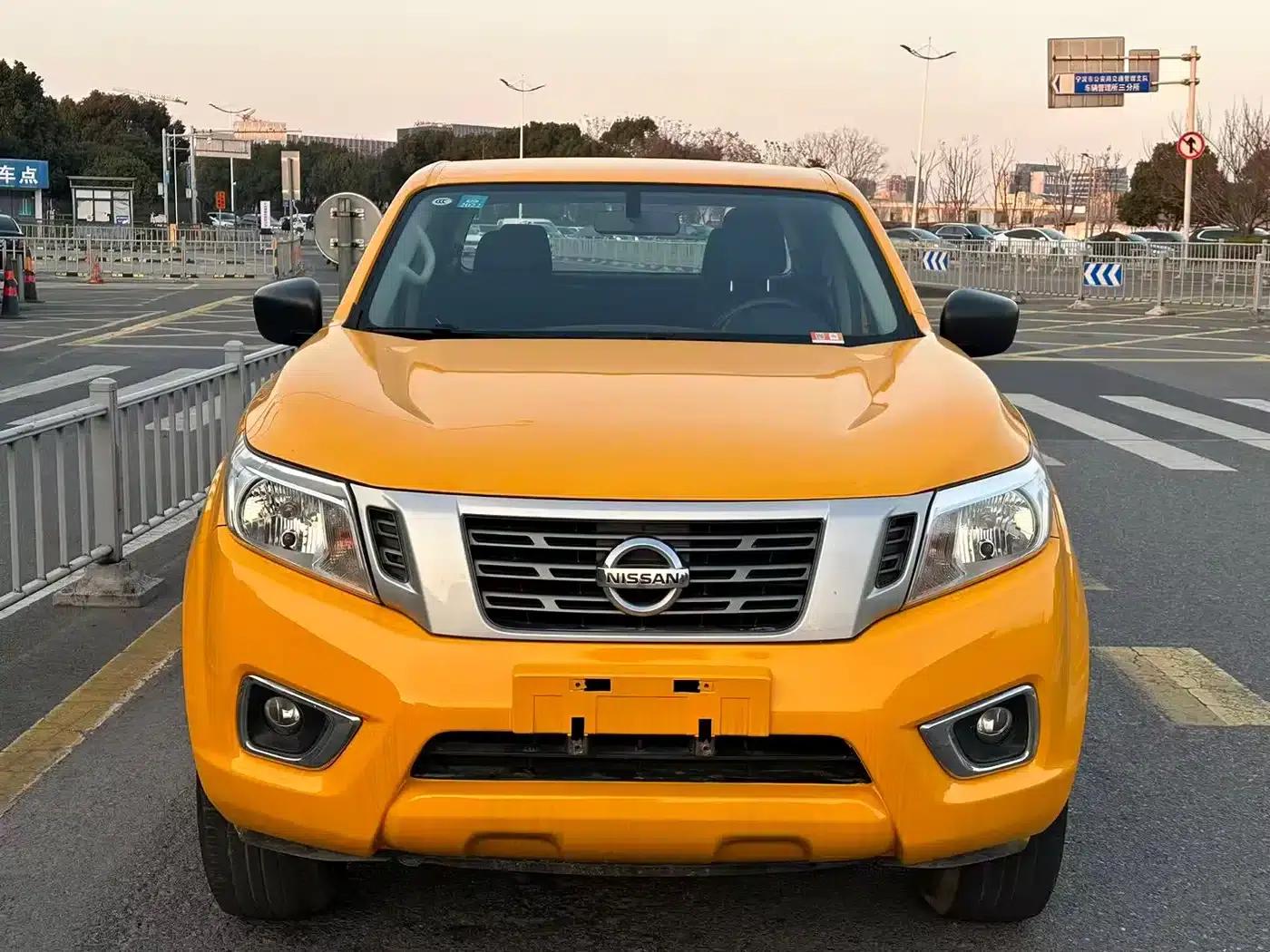 2021 Navara 2.5L Facelift Manual 2WD Premium QR25 — миниатюра 2