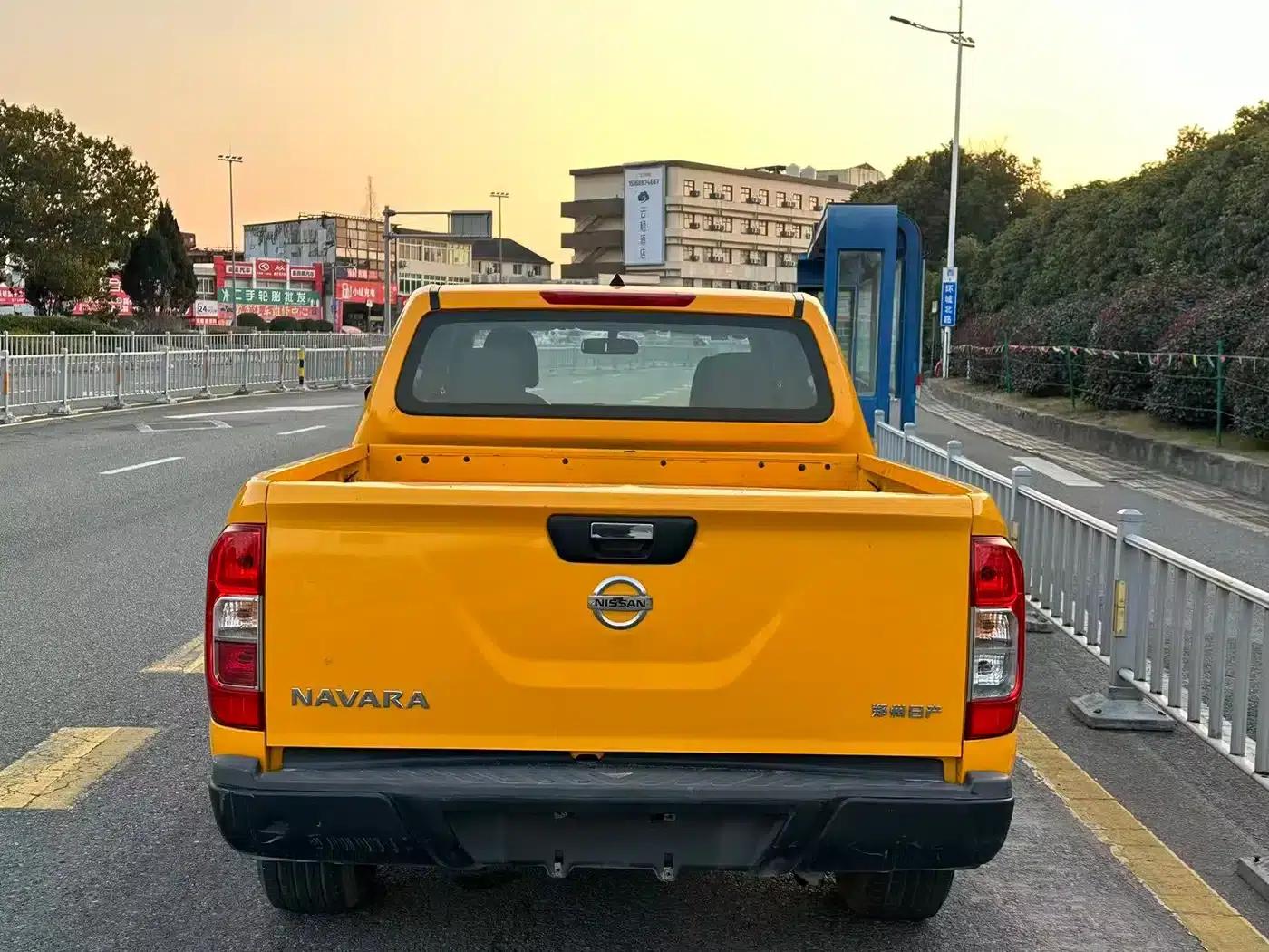 2021 Navara 2.5L Facelift Manual 2WD Premium QR25 — миниатюра 4