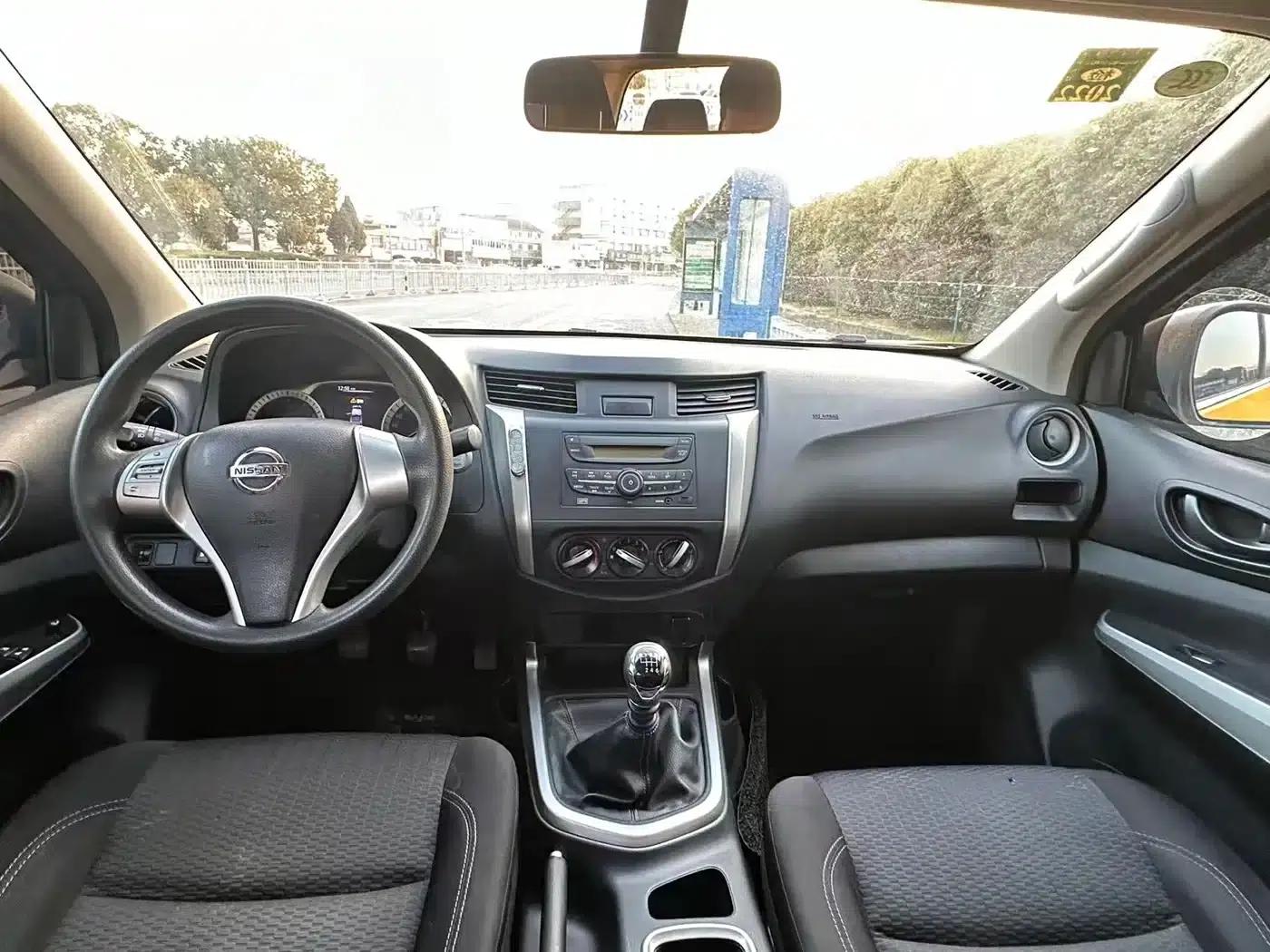 2021 Navara 2.5L Facelift Manual 2WD Premium QR25 — миниатюра 6