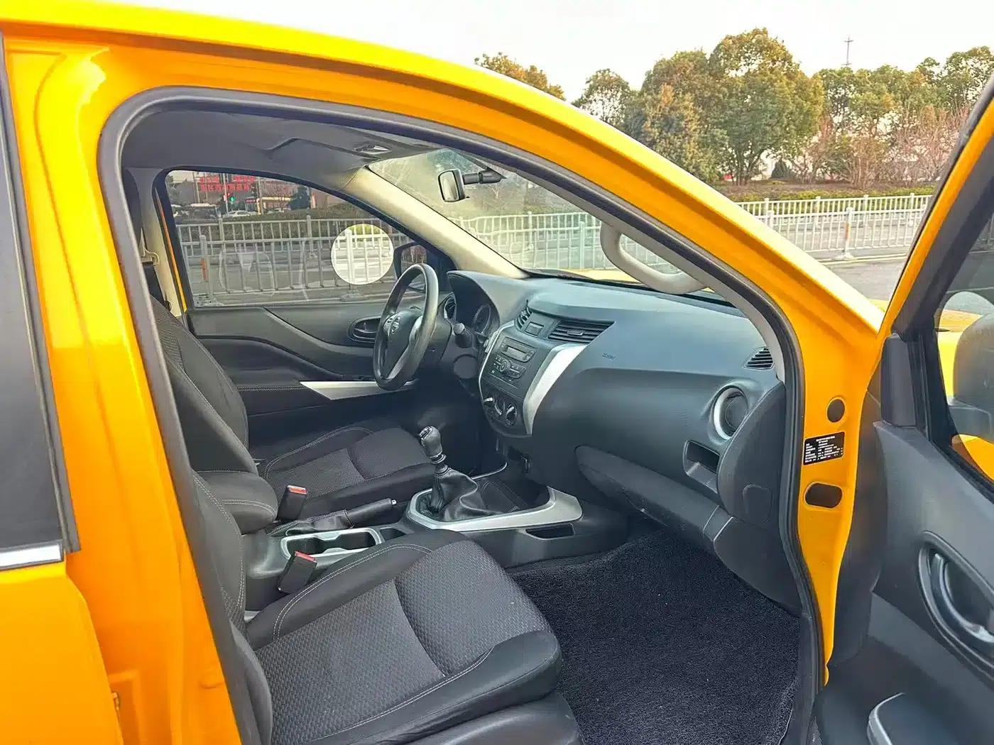2021 Navara 2.5L Facelift Manual 2WD Premium QR25 — миниатюра 8
