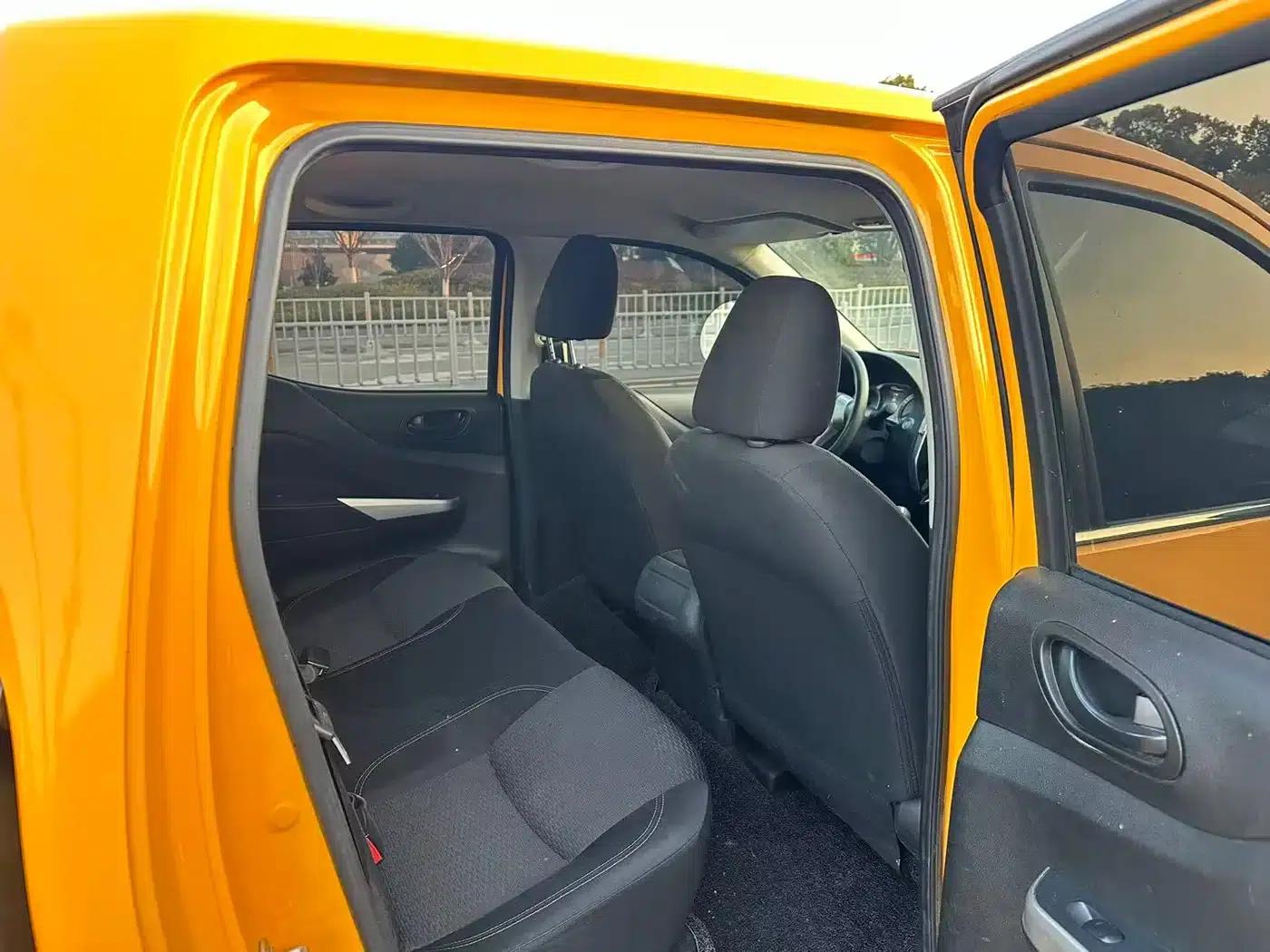 2021 Navara 2.5L Facelift Manual 2WD Premium QR25 — миниатюра 9