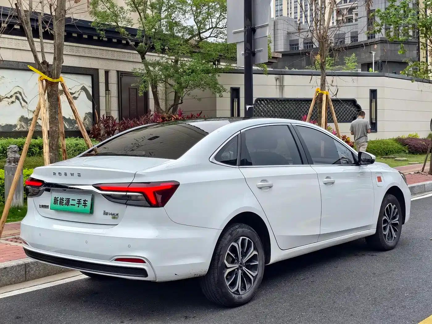 Roewe i6 MAX New Energy 2022 EV 500 Panoramic Sunroof Premium Edition — миниатюра 9