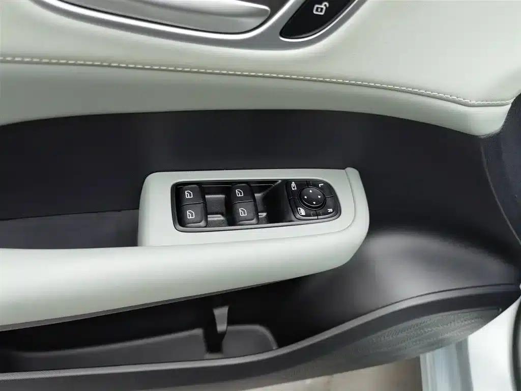 Roewe D6 2025 450km Premium Edition — миниатюра 9