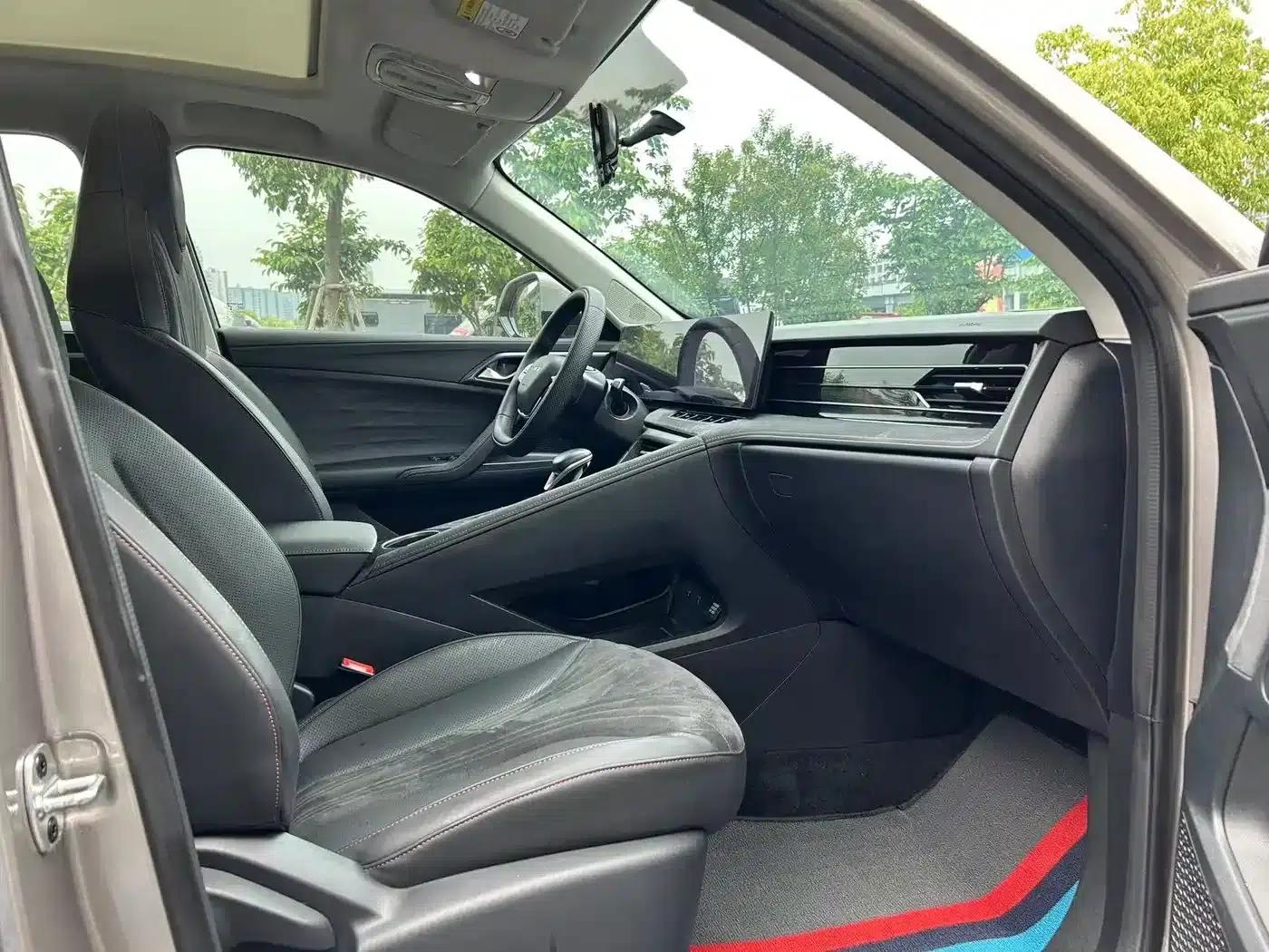 Roewe D5X DMH 2024 135 Flagship Edition — миниатюра 4