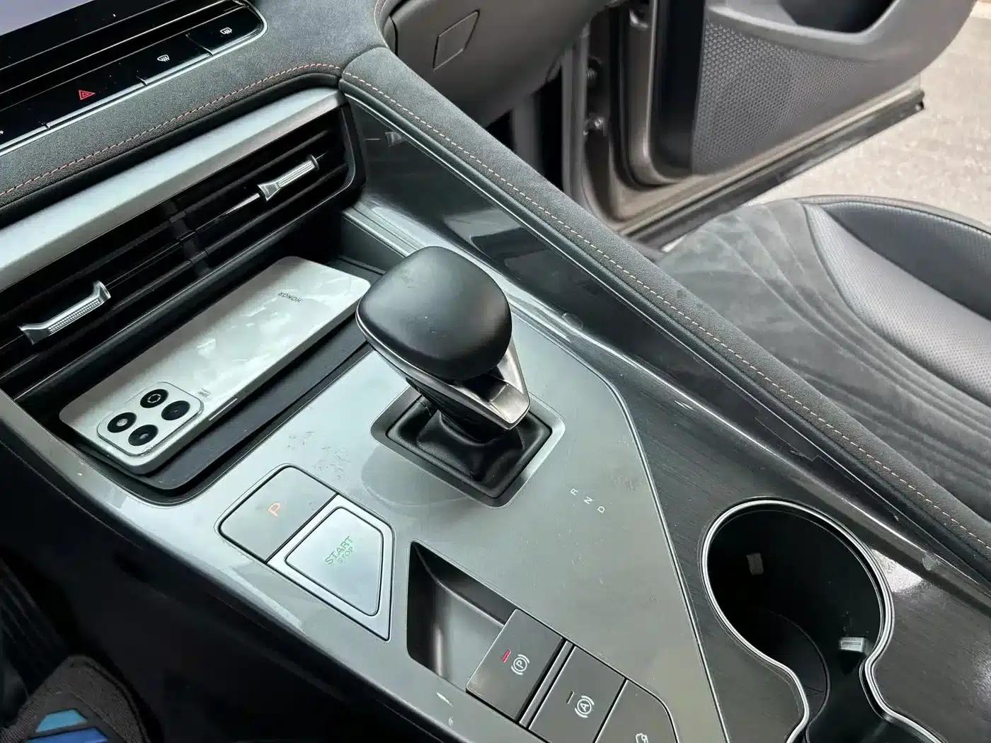 Roewe D5X DMH 2024 135 Flagship Edition — миниатюра 8