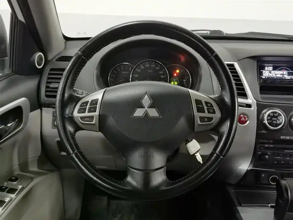 2013 Pajero Sport 3.0L Automatic 4WD Executive Edition — миниатюра 11
