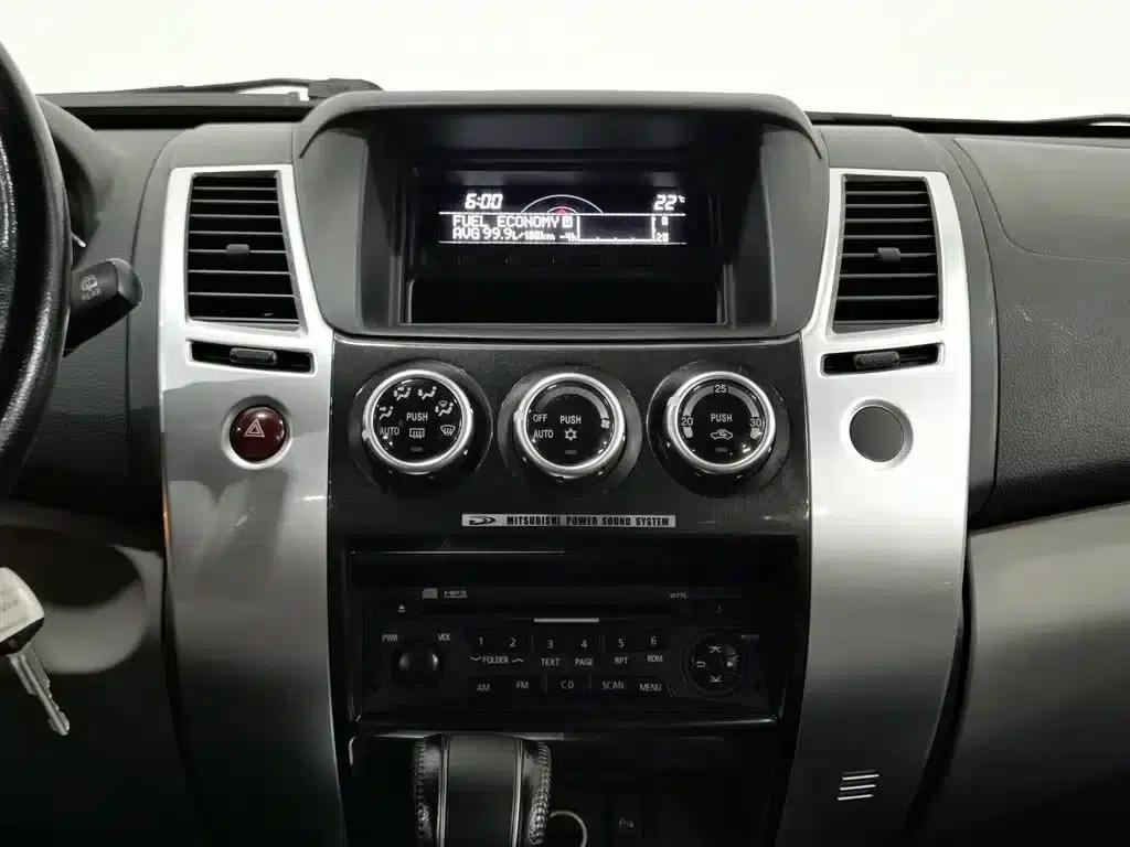2013 Pajero Sport 3.0L Automatic 4WD Executive Edition — миниатюра 12