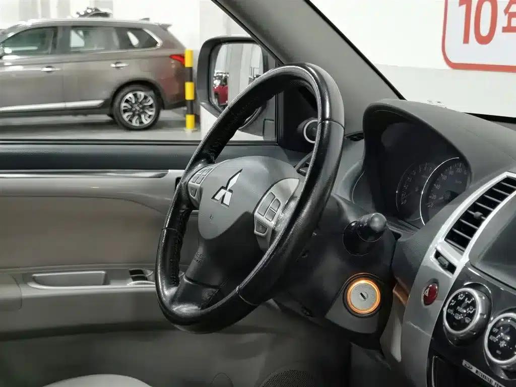 2013 Pajero Sport 3.0L Automatic 4WD Executive Edition — миниатюра 22