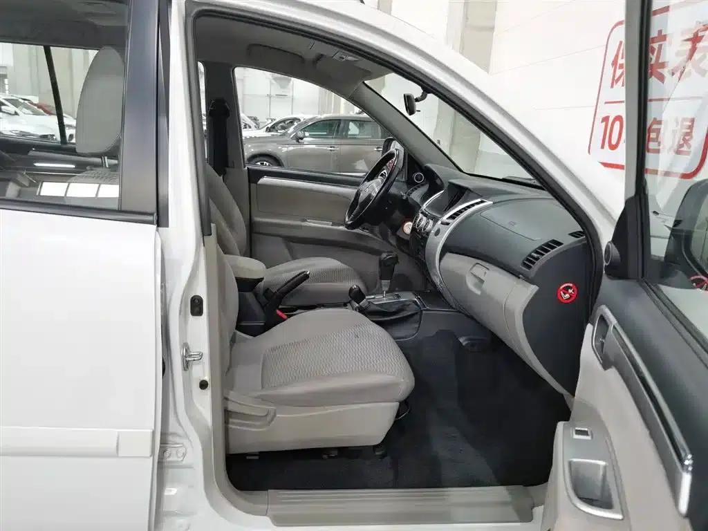 2013 Pajero Sport 3.0L Automatic 4WD Executive Edition — миниатюра 23