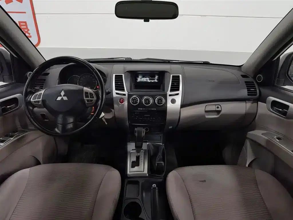 2013 Pajero Sport 3.0L Automatic 4WD Executive Edition — миниатюра 5