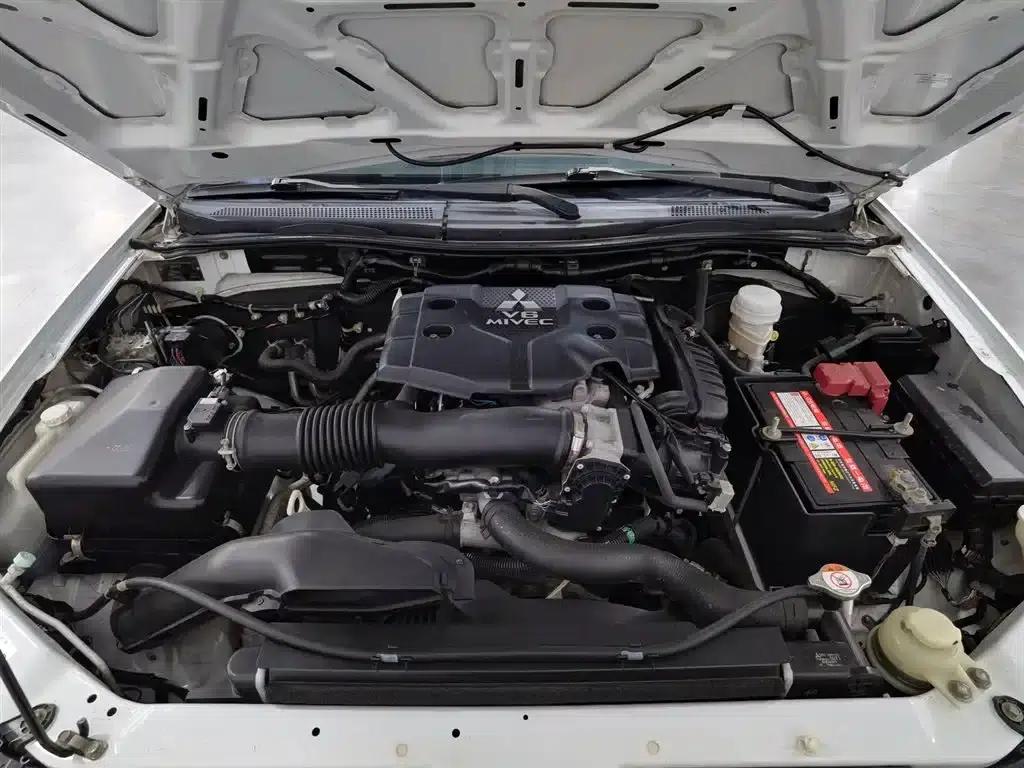 2013 Pajero Sport 3.0L Automatic 4WD Executive Edition — миниатюра 6
