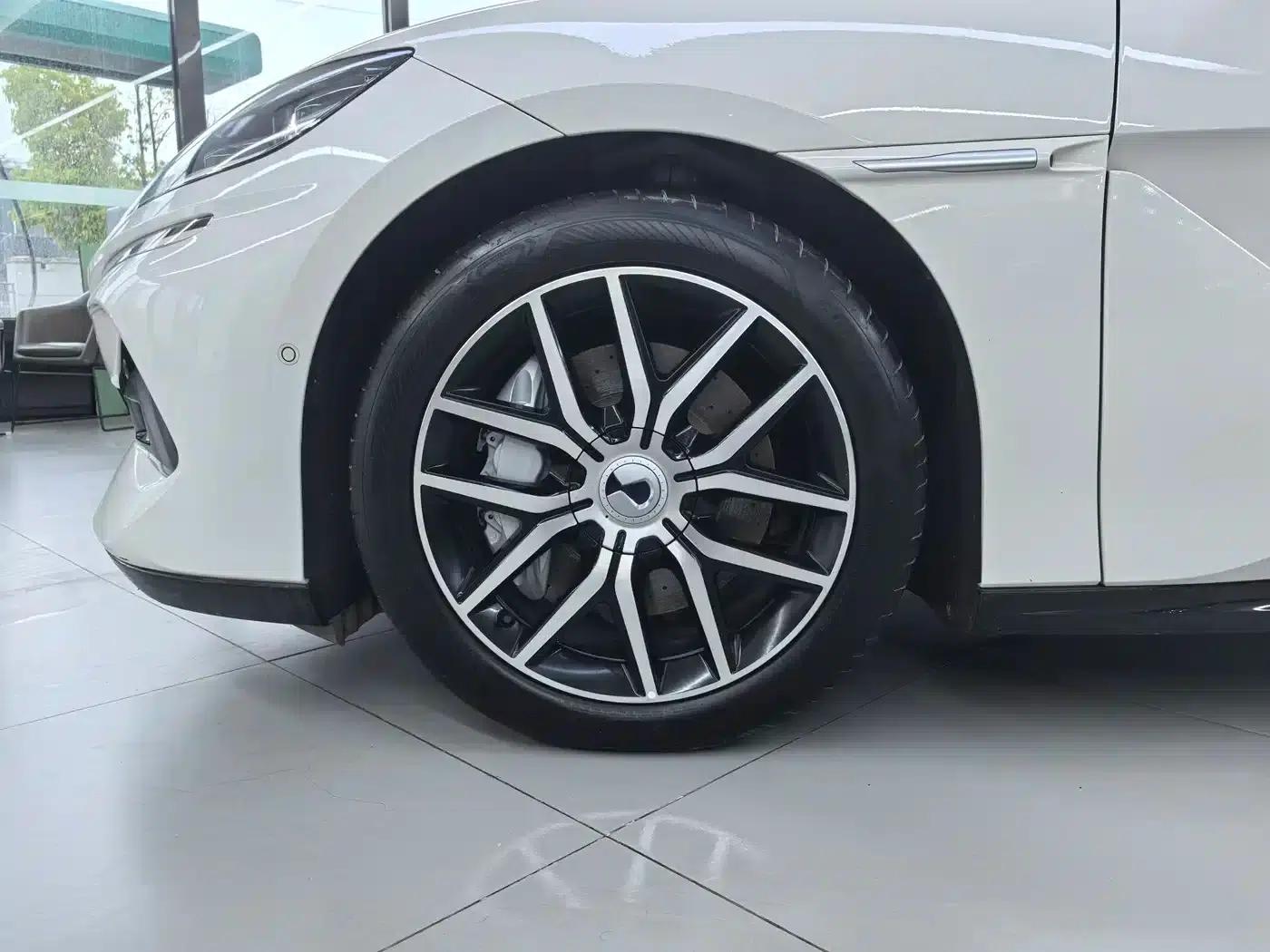 Denza Z9 2024 Model 1100km AWD Max Edition — миниатюра 5