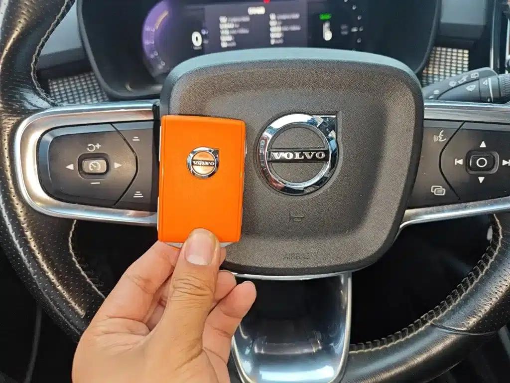 Volvo XC40 PHEV 2021 P8 Pure Electric AWD Inscription Sport Edition — миниатюра 12