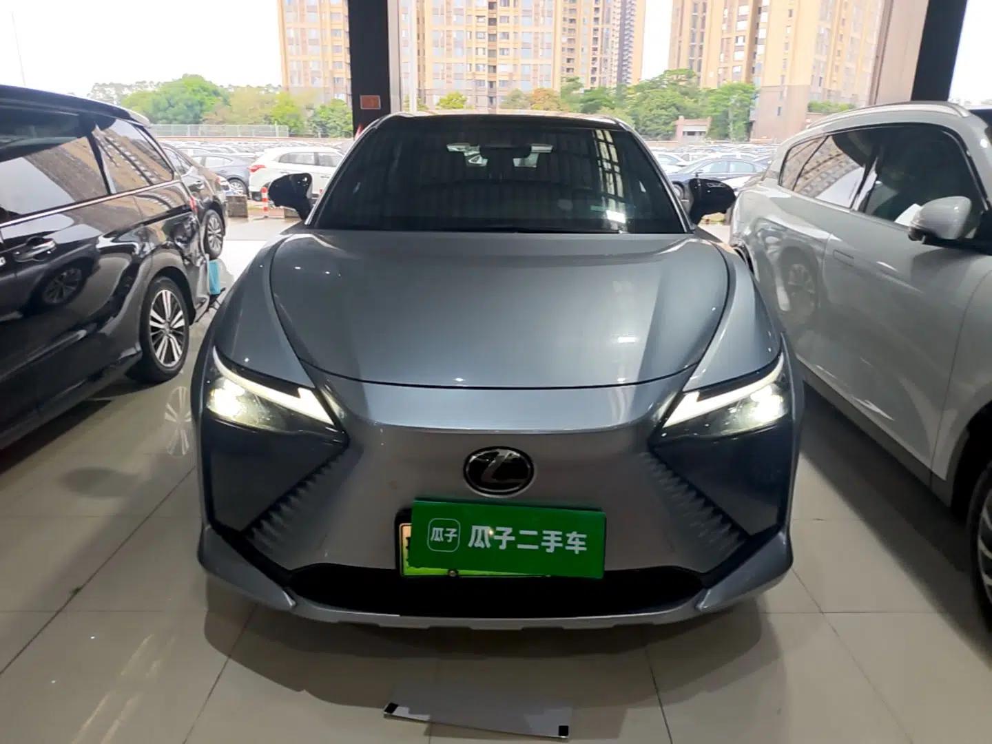 Lexus RZ 2023 450e All-Wheel Drive Luxury Edition — миниатюра 2