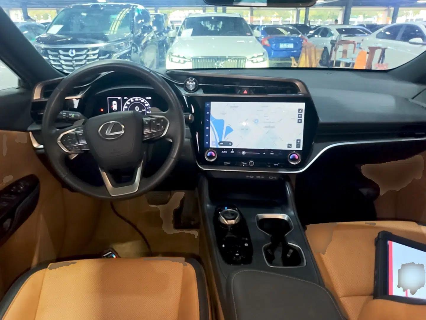 Lexus RZ 2023 450e All-Wheel Drive Luxury Edition — миниатюра 13