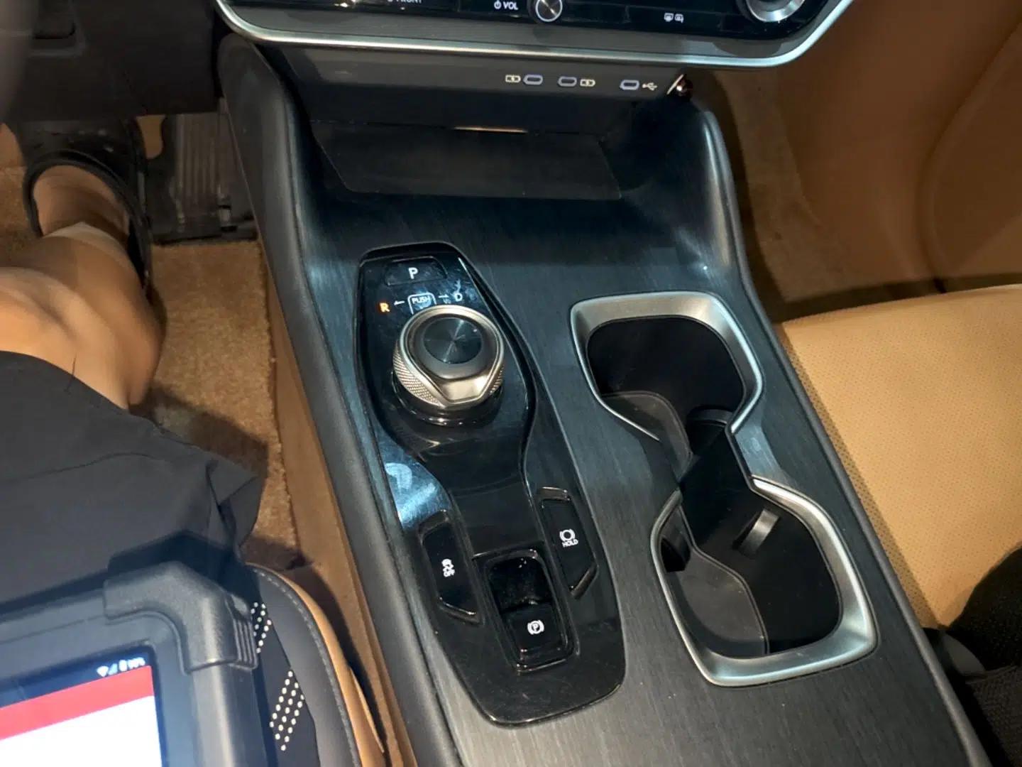Lexus RZ 2023 450e All-Wheel Drive Luxury Edition — миниатюра 17