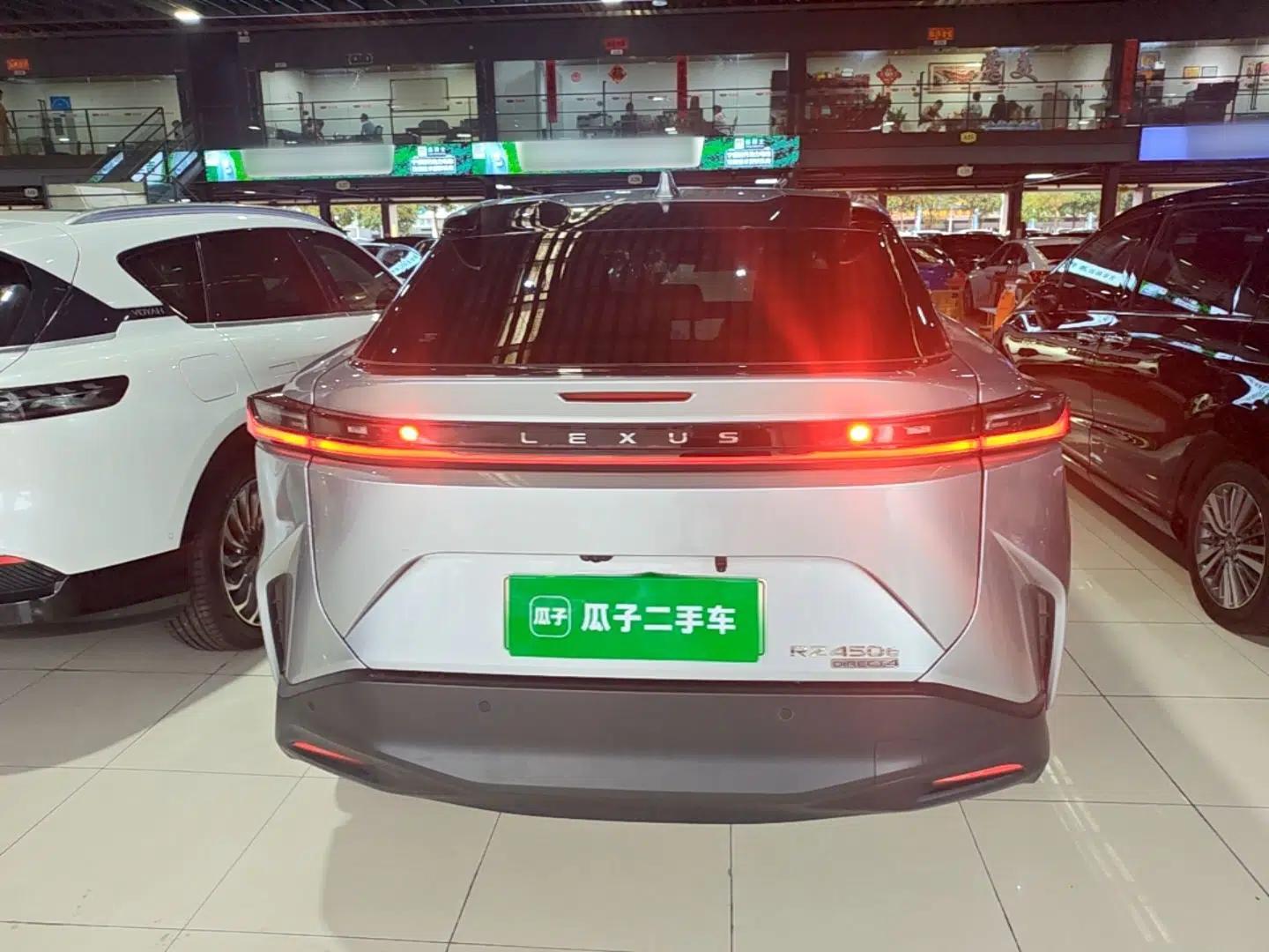 Lexus RZ 2023 450e All-Wheel Drive Luxury Edition — миниатюра 5