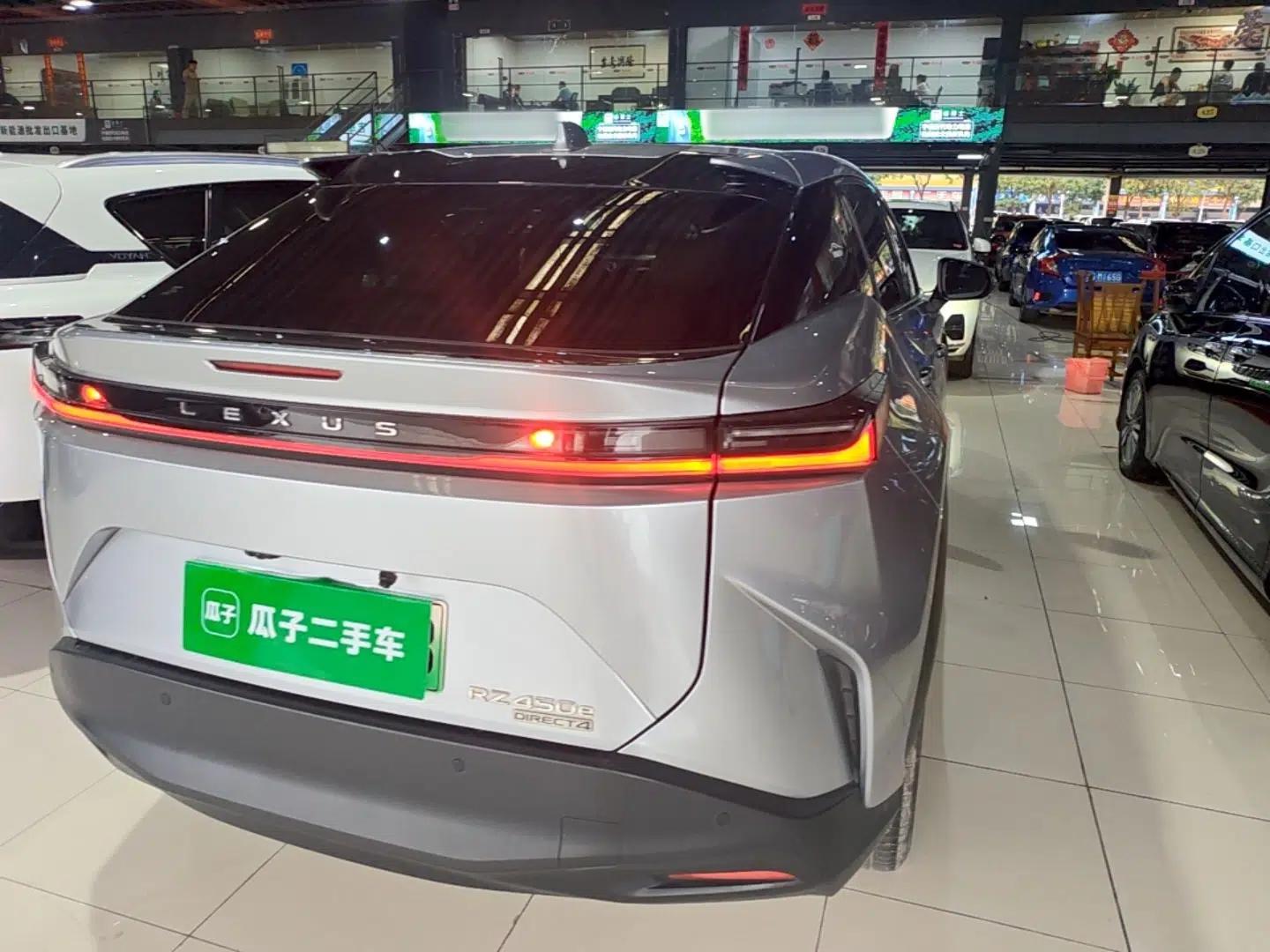 Lexus RZ 2023 450e All-Wheel Drive Luxury Edition — миниатюра 7