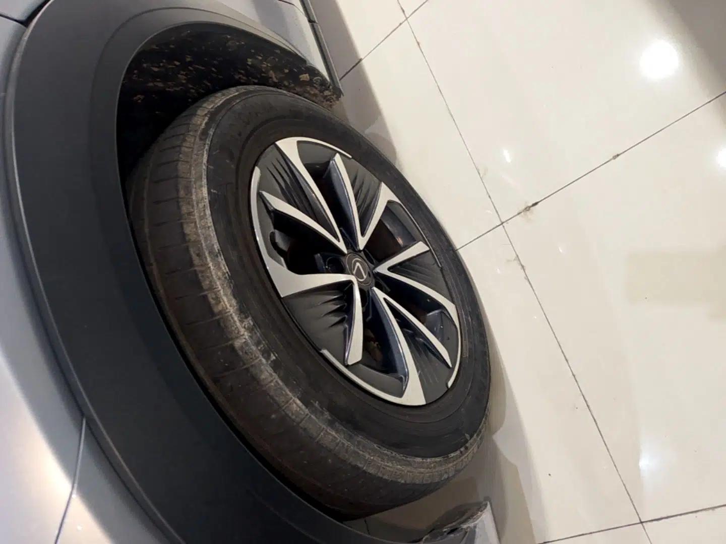 Lexus RZ 2023 450e All-Wheel Drive Luxury Edition — миниатюра 8