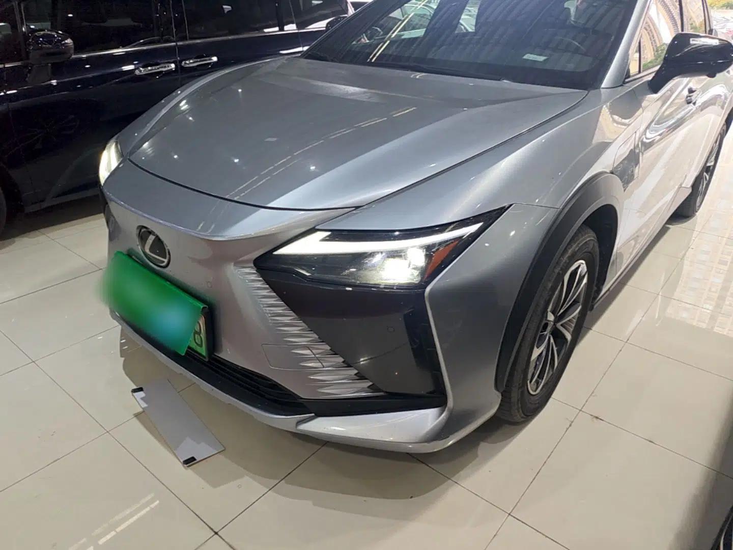 Lexus RZ 2023 450e All-Wheel Drive Luxury Edition — миниатюра 9