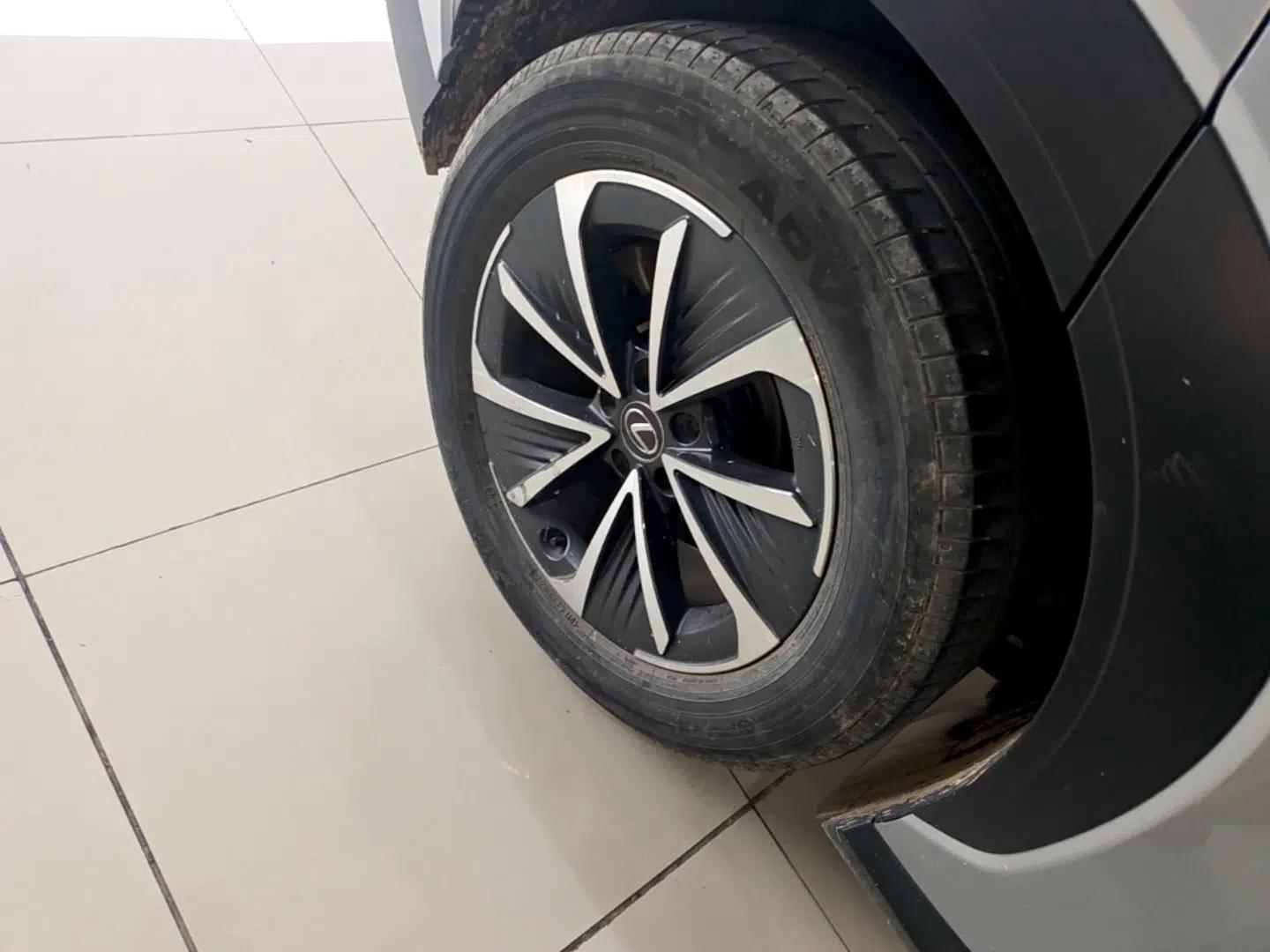 Lexus RZ 2023 450e All-Wheel Drive Luxury Edition — миниатюра 10
