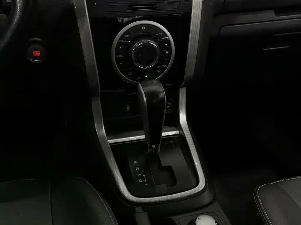 D-MAX 2018 3.0T 4WD Automatic Super Luxury Model 4JJ1-TC HI — миниатюра 13