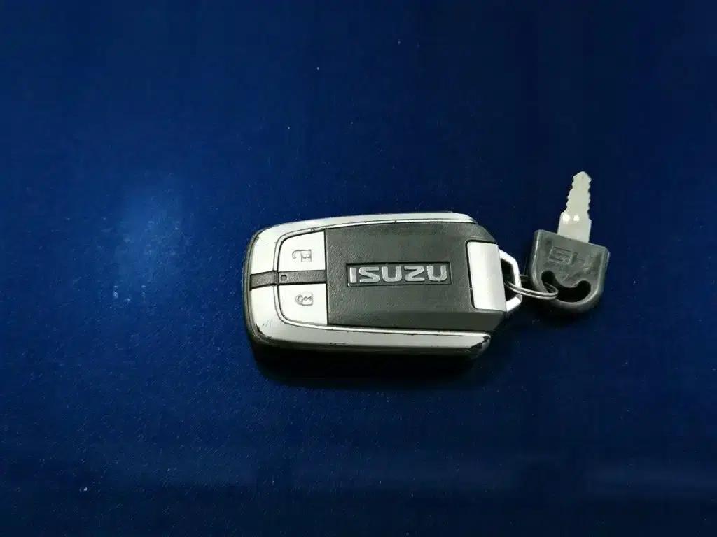 D-MAX 2018 3.0T 4WD Automatic Super Luxury Model 4JJ1-TC HI — миниатюра 19
