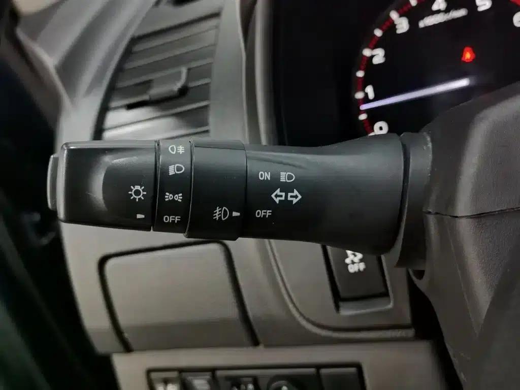 D-MAX 2018 3.0T 4WD Automatic Super Luxury Model 4JJ1-TC HI — миниатюра 21