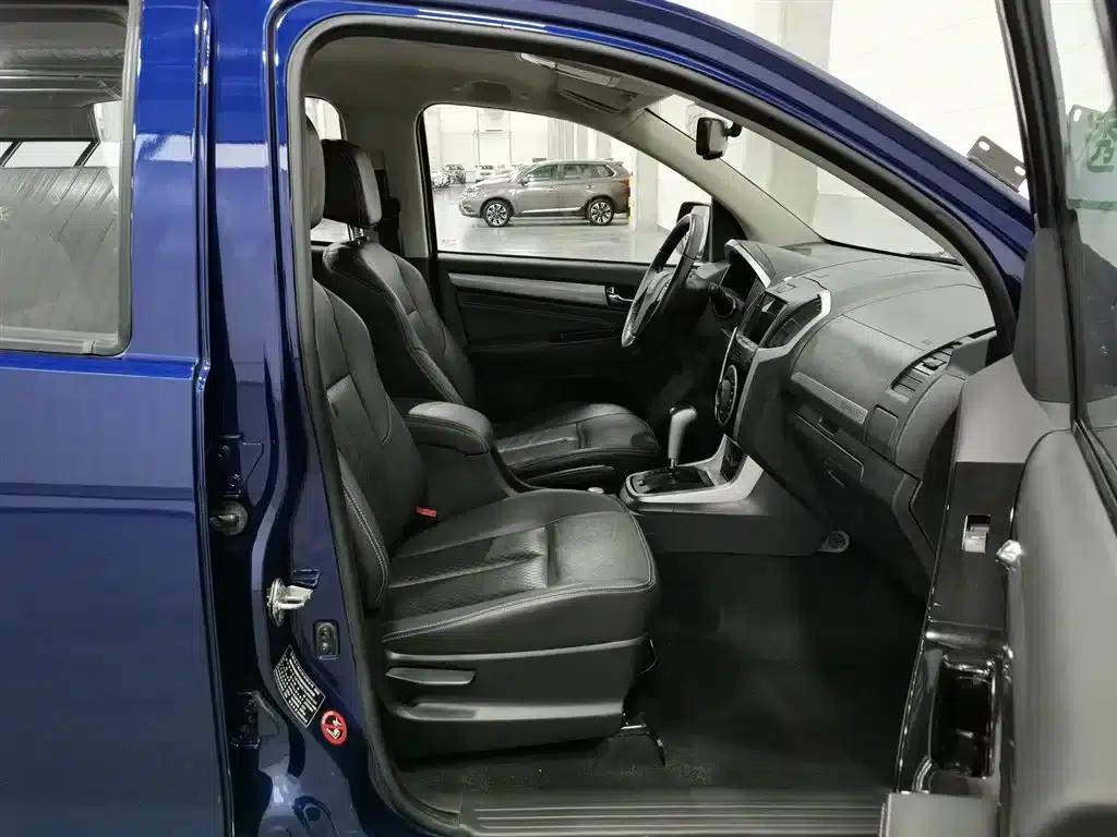 D-MAX 2018 3.0T 4WD Automatic Super Luxury Model 4JJ1-TC HI — миниатюра 23