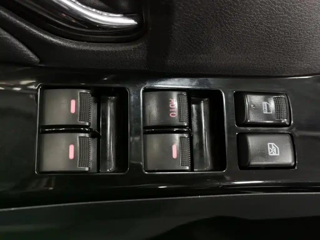 D-MAX 2018 3.0T 4WD Automatic Super Luxury Model 4JJ1-TC HI — миниатюра 9