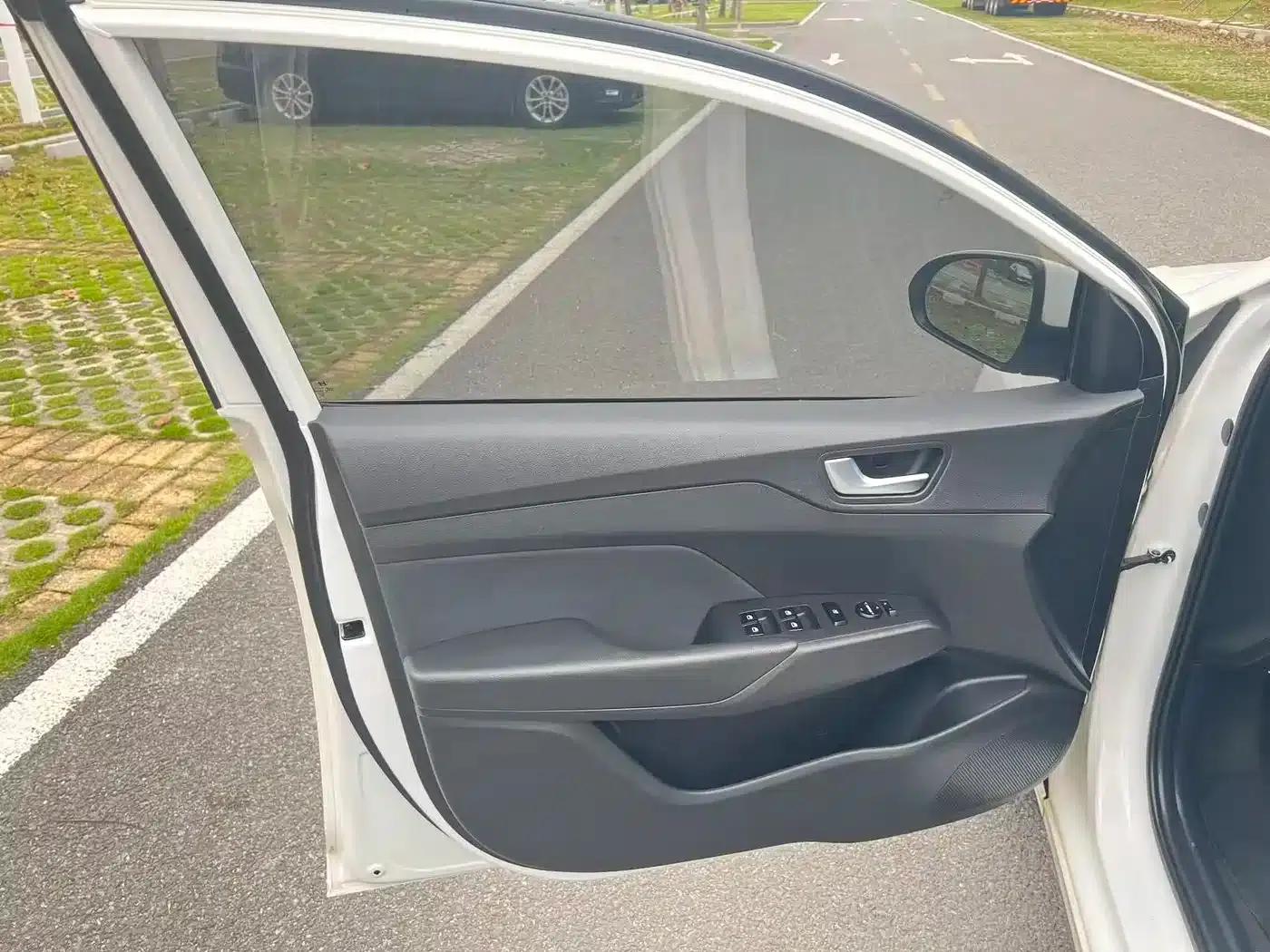 2020 Hyundai Verna 1.4L CVT GLS Cool Edition — миниатюра 12