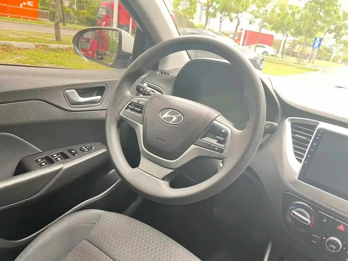 2020 Hyundai Verna 1.4L CVT GLS Cool Edition — миниатюра 15