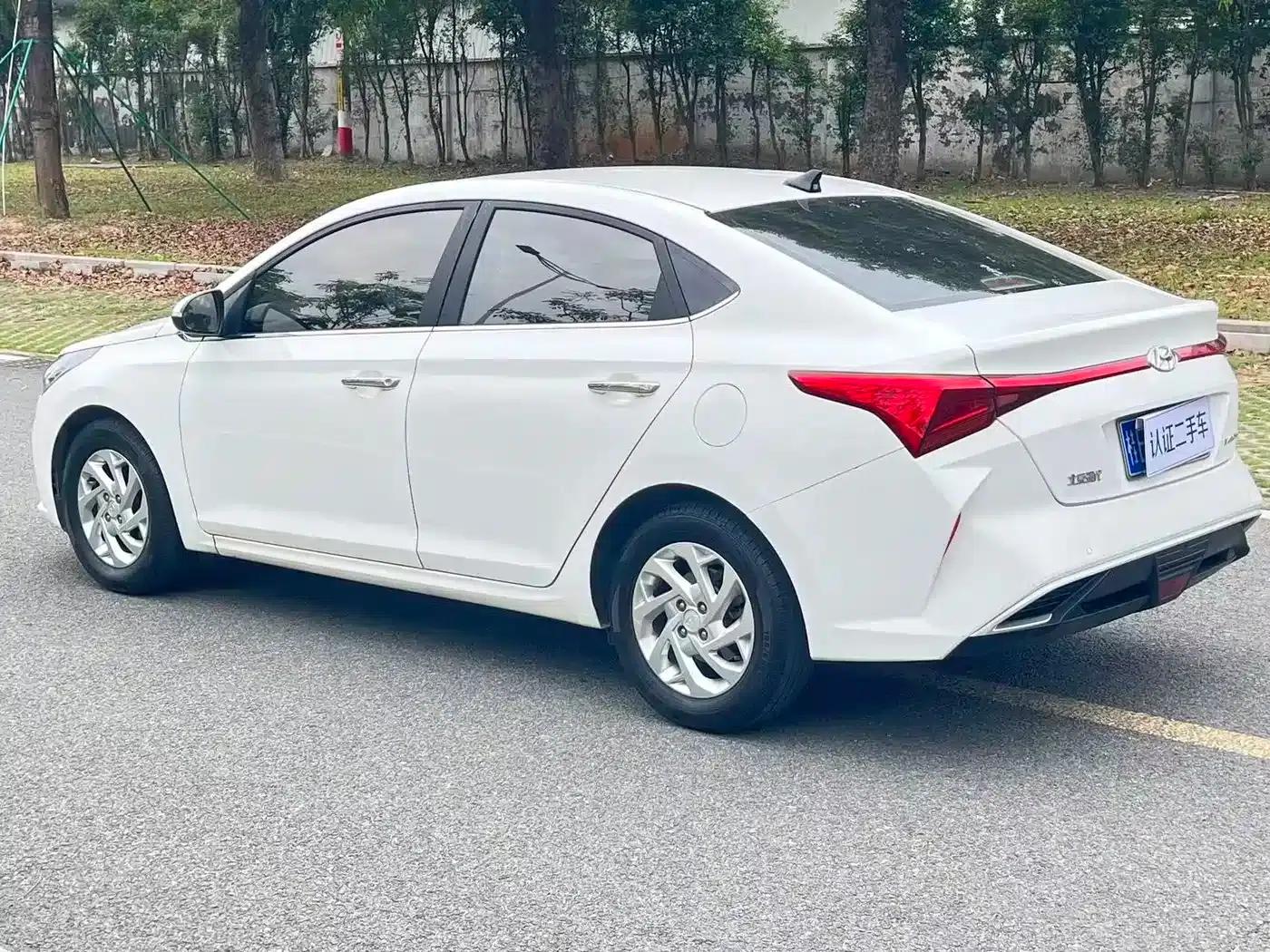 2020 Hyundai Verna 1.4L CVT GLS Cool Edition — миниатюра 24