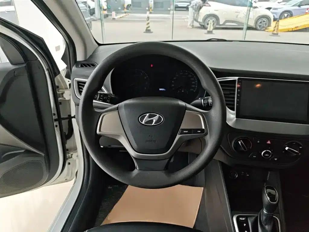 2016 Hyundai Verna 1.4L Automatic GLS (Cool Edition) — миниатюра 11