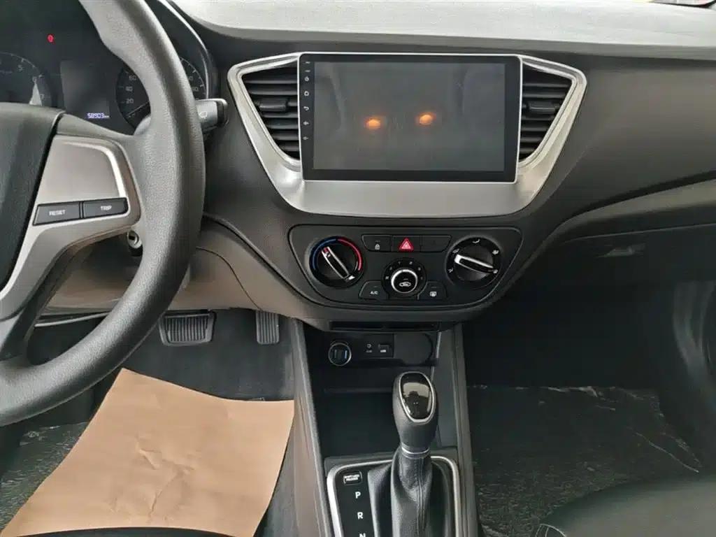 2016 Hyundai Verna 1.4L Automatic GLS (Cool Edition) — миниатюра 13