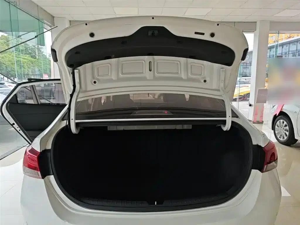 2016 Hyundai Verna 1.4L Automatic GLS (Cool Edition) — миниатюра 19