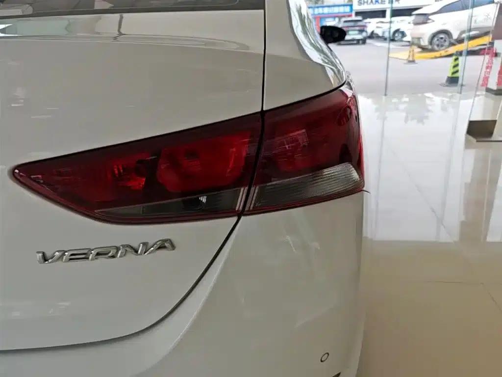 2016 Hyundai Verna 1.4L Automatic GLS (Cool Edition) — миниатюра 8