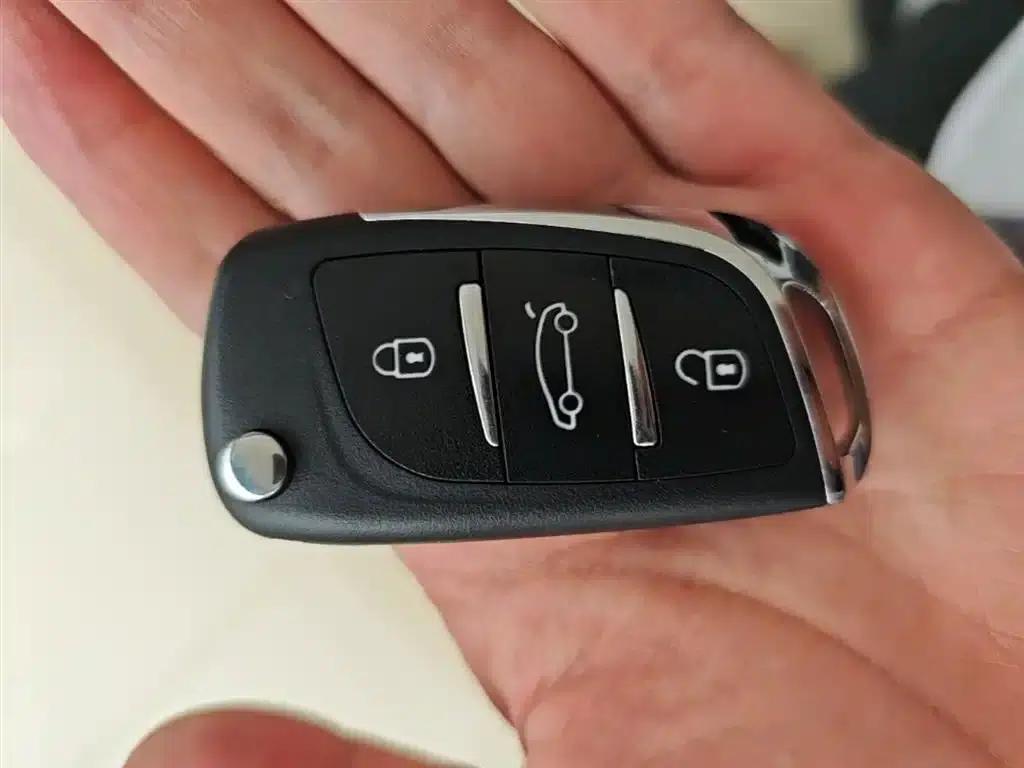2016 Hyundai Verna 1.4L Automatic GLS (Cool Edition) — миниатюра 9