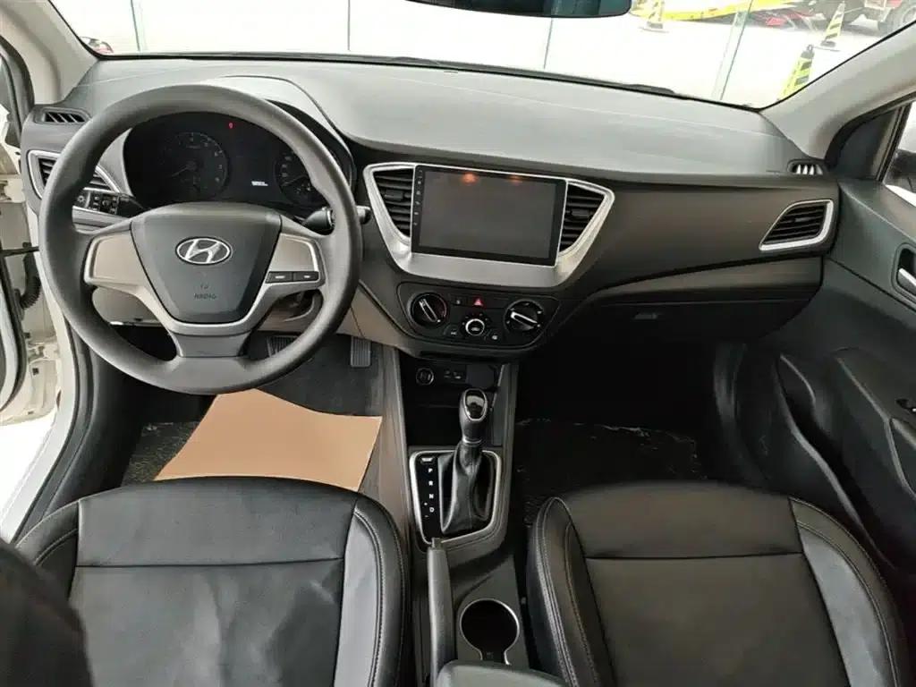 2016 Hyundai Verna 1.4L Automatic GLS (Cool Edition) — миниатюра 10