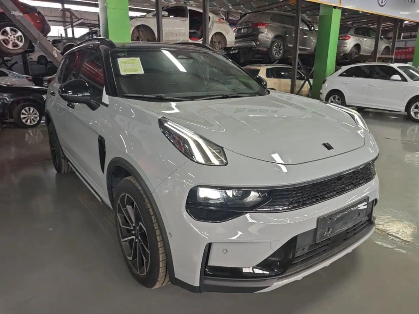 Lynk & Co 01 EM-P 2023 1.5TD EM-P Dawn Edition — миниатюра 3