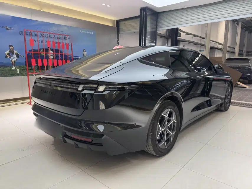 Lynk & Co 10 EM-P 2025 Model 120 Four-Wheel Drive Ultra — миниатюра 8