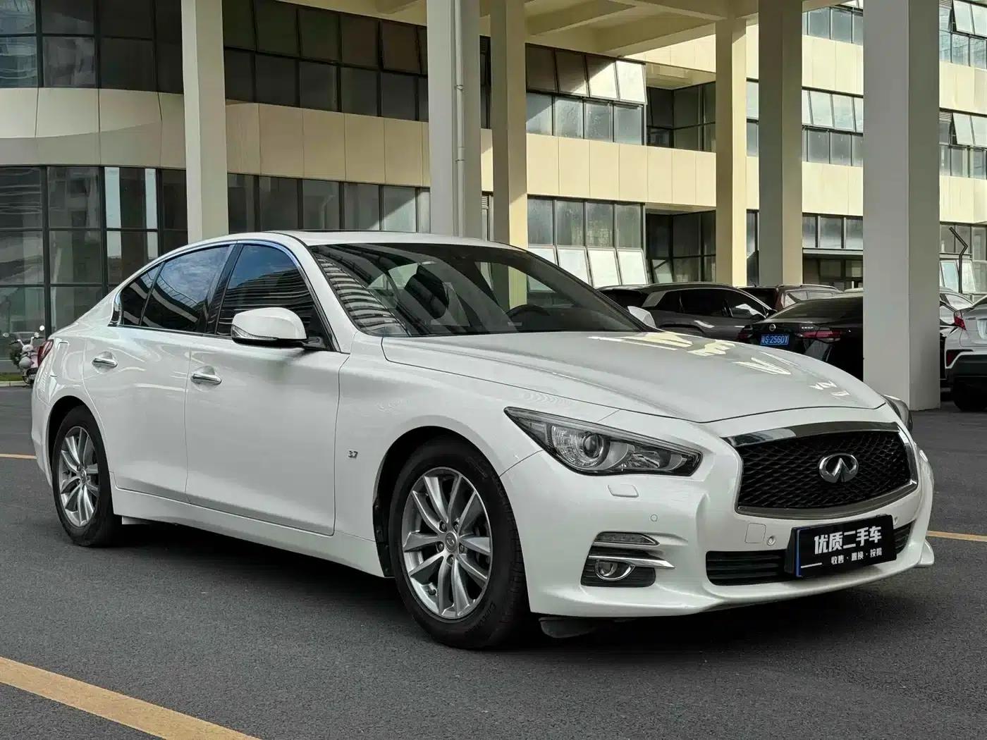 Infiniti Q50 2014 3.7L Comfort Edition — миниатюра 3