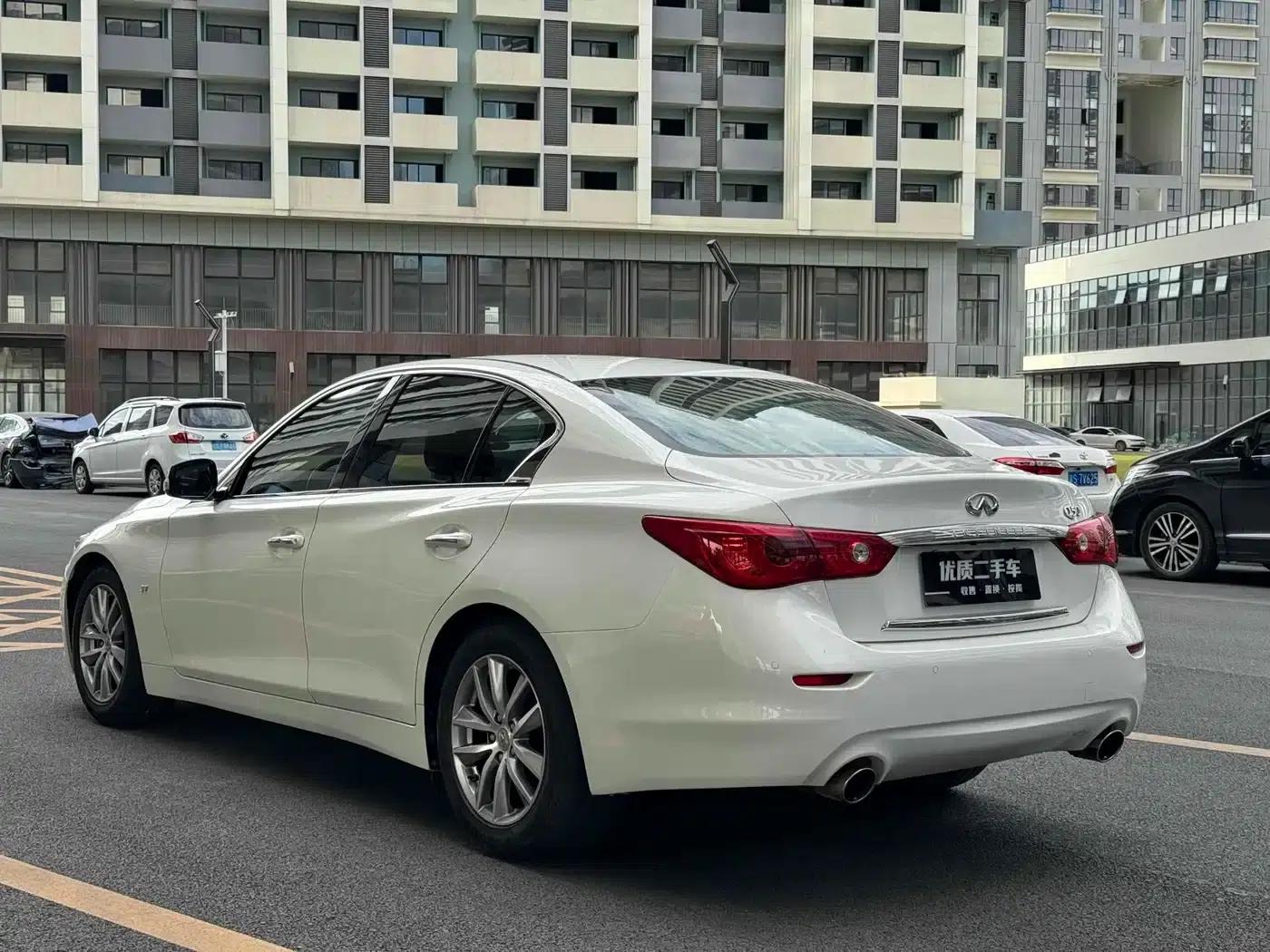 Infiniti Q50 2014 3.7L Comfort Edition — миниатюра 7