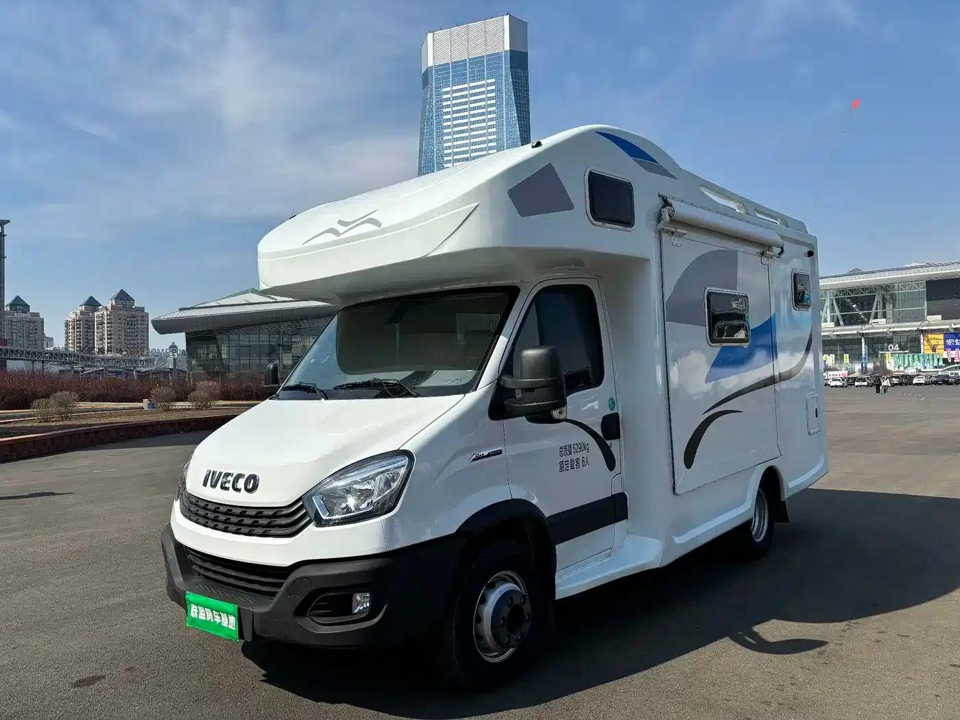 Iveco Daily 2021 3.0T Automatic Professional Chassis 6-ton Extended Wheelbase Double Cab Chassis F1C — миниатюра 1