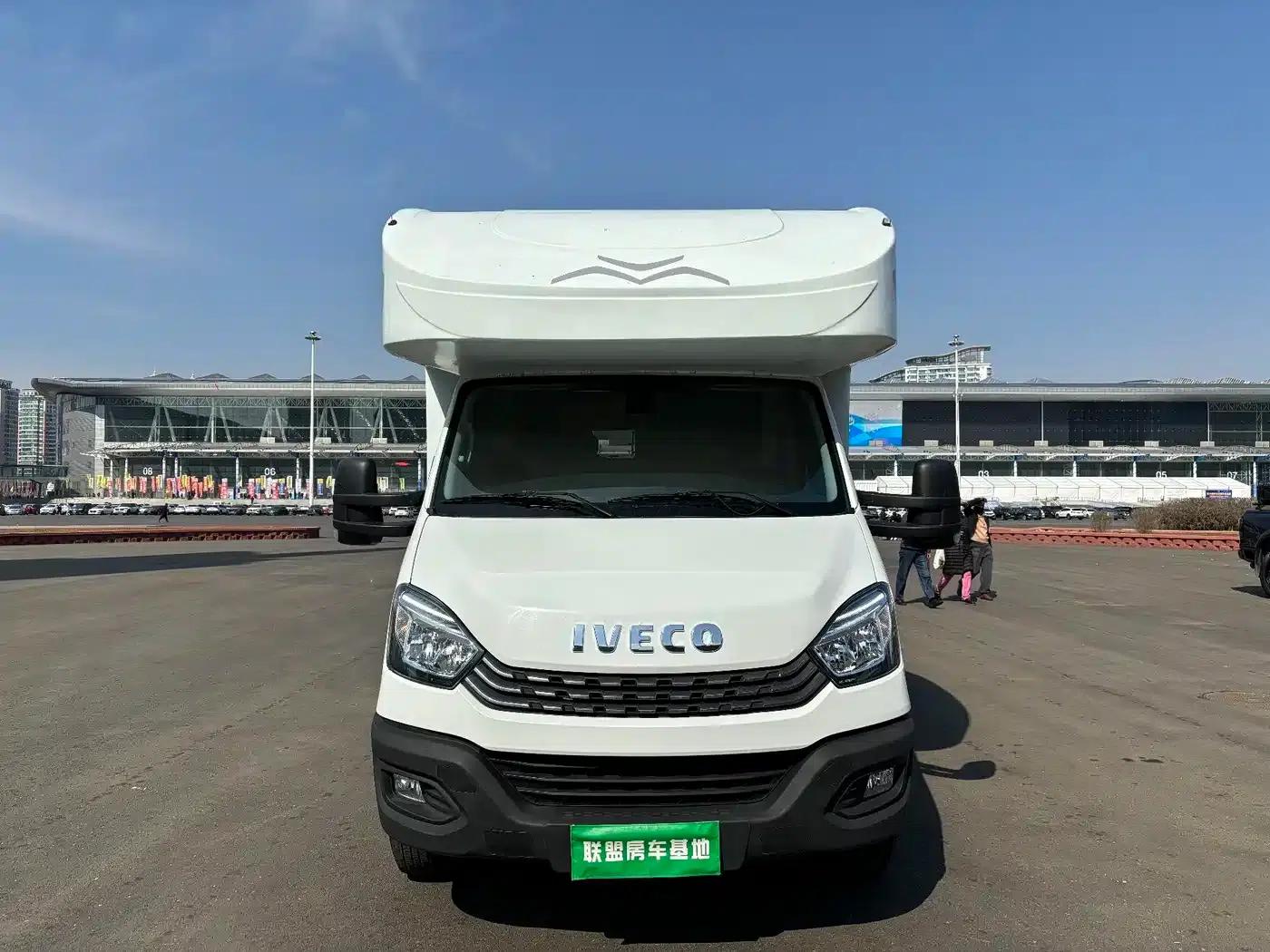 Iveco Daily 2021 3.0T Automatic Professional Chassis 6-ton Extended Wheelbase Double Cab Chassis F1C — миниатюра 2
