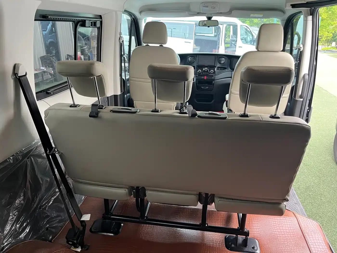 Iveco Daily 2021 2.0T Manual High-Grade Commercial Passenger Vehicle Short Wheelbase Low Roof Side Sliding Door F1A — миниатюра 7