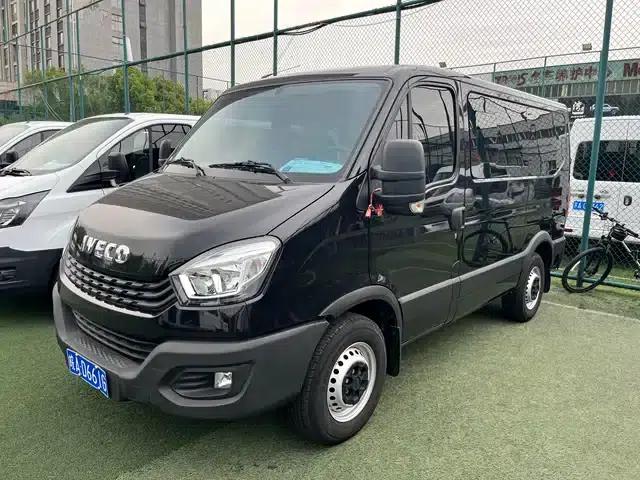 Iveco Daily 2021 2.0T Manual High-Grade Commercial Passenger Vehicle Short Wheelbase Low Roof Side Sliding Door F1A