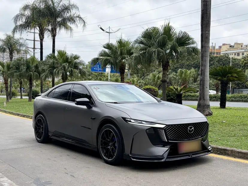 Mazda EZ-6 2024 Range-Extended 200 Luxury Edition — миниатюра 13