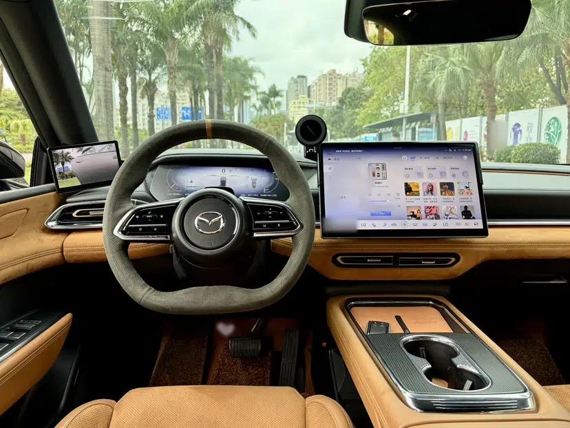 Mazda EZ-6 2024 Range-Extended 200 Luxury Edition — миниатюра 25