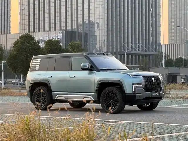 Looking up at the 2023 U8 Luxury Edition